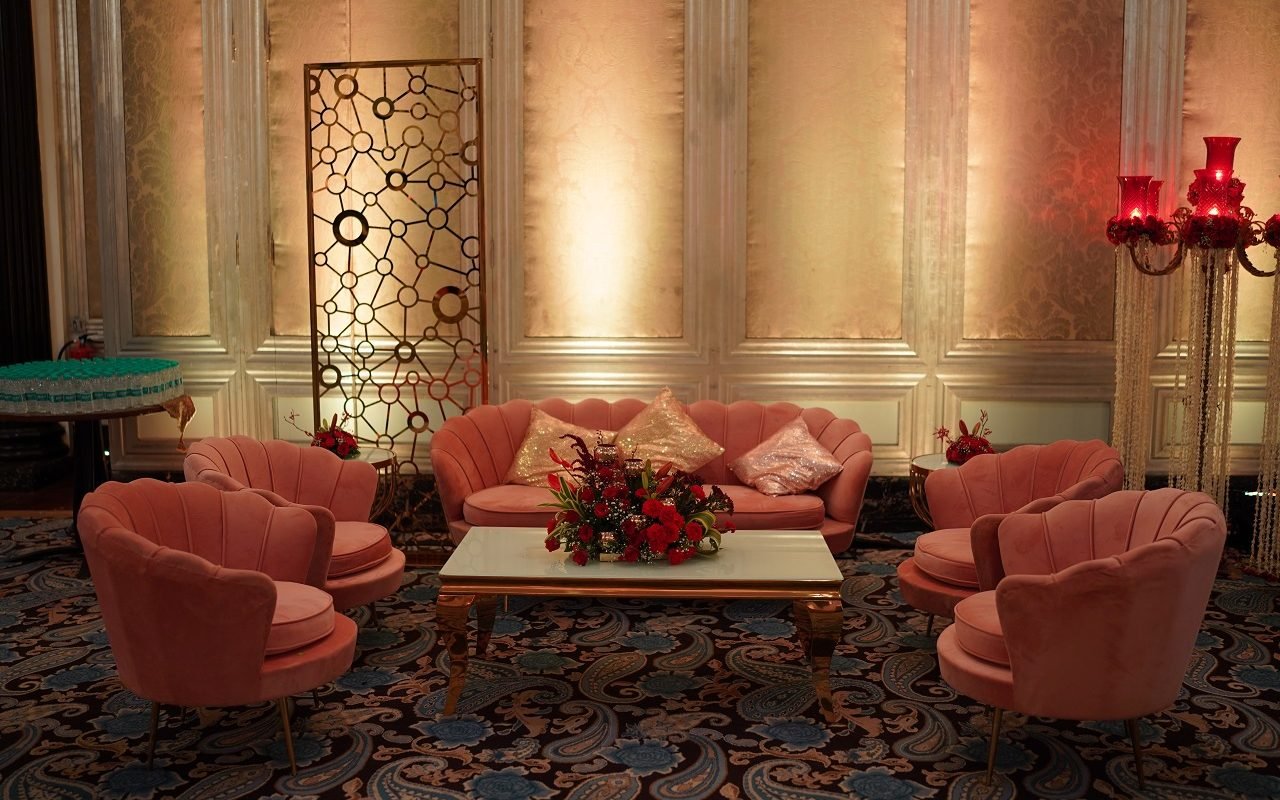 Sofas & Lounges